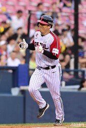 김현수, 엄지척!