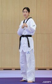 김유진, 다부진 눈빛