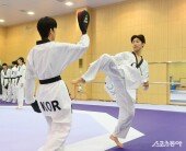 박태준, 송곳 같은 발차기