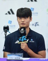 서건우, 긴장한 인사말