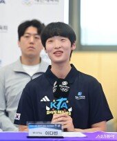 이다빈, 웃음 머금은 답변