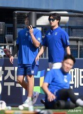 원태인 ‘피부는 소중해’