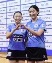 전지희-이은혜, 유빈이 없어도 하트 잘해요