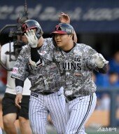 문보경 ‘기선제압 스리런 홈런’