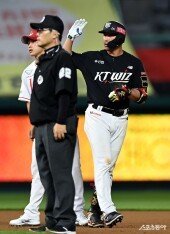 황재균, 2타점 쐐기 2루타!