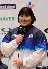 김하윤, 수줍은 답변