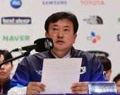 인사말 하는 정강선 선수단장