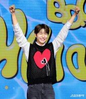 비디유 민서 ‘첫 데뷔에 두팔 번쩍~’