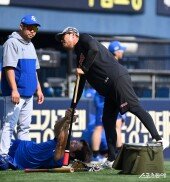 강민호 ‘코치님 반갑습니다’