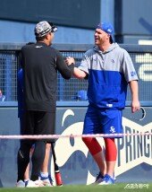 맥키넌 ‘화이팅 넘치는 인사’