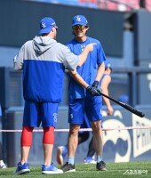 구자욱 ‘재미있네’