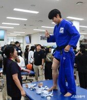 윤현지, 테이핑 기가 막히네