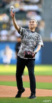 시구하는 성김 전 주한미국대사