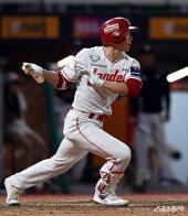 4안타 박성한, 만루 찬스에서 2타점 적시타!