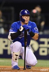 윤정빈, 삼진이라니