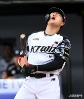 오재일, 배트에 안 맞네~