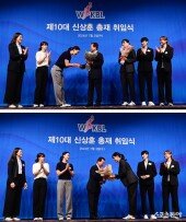 6개 구단 주장으로부터 꽃다발 받는 WKBL 신상훈 총재
