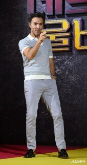 숀 레비 감독 ‘친구들과 첫 방한’