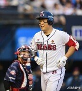 양의지, 선제 투런포에 드러나는 웃음