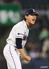 곽빈, 깔끔한 삼진에 짜릿한 포효