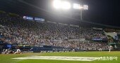 프로야구 최초 전반기 600만 관중 돌파