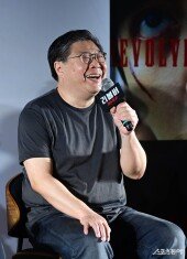 오승욱 감독, 유쾌한 웃음