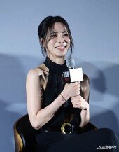 임지연, 수줍은 인사