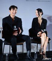 지창욱-전도연, 마주보기 부끄러워