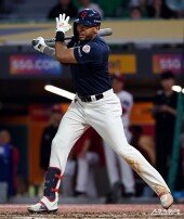 3안타 레이예스, 절정의 타격감~