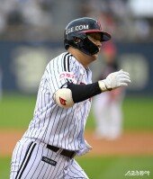 문보경 ‘기선제압 선제 솔로 홈런’