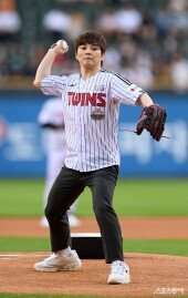 시구하는 마술사 최현우