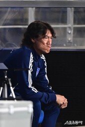 홍명보 감독, 무슨 생각 중?