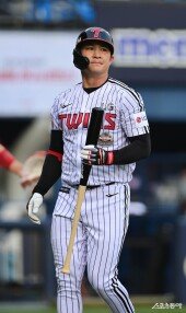 오지환, 복귀 첫 타석에 삼진