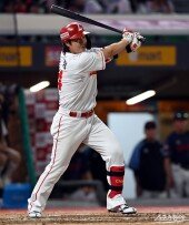 최정, 달아나는 귀중한 적시타!