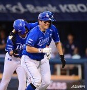 강민호, 역전 스리런에 싱글벙글