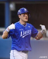 강민호, 주먹 불끈!