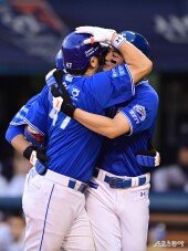 구자욱, 스리런포 주인공 강민호 향한 속삭임