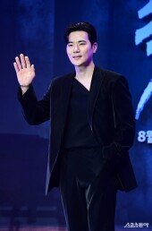 김강우, 쇄골 드러낸 패션