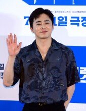 조정석, 훈남 손인사~