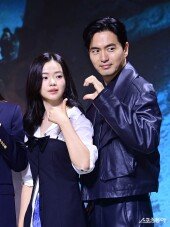 아빠 이진욱에게 장난치는 김시아