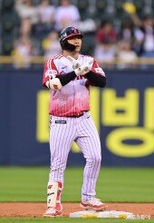 문보경, 선제점 올리는 1타점 적시타