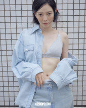 이솜, 브라를 밖에 내놓고…독특한 패션도 ‘완벽 소화’ [화보]