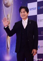 김성균, 부드러운 미소