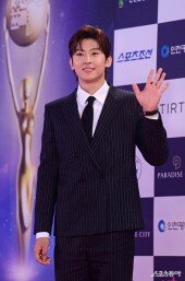 덱스, 기분 좋은 미소