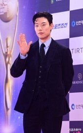 류준열, 여심 녹이는 인사