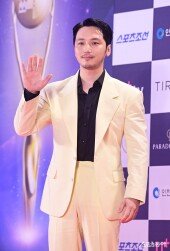 변요한, 청룡시리즈어워즈 왔어요