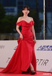 천우희, 매혹적인 걸음걸이