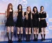 아일릿, 올블랙 패션으로