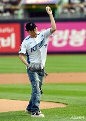 래퍼 창모 ‘KT 승리 기원 시구~’