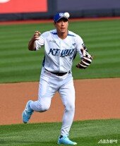 황재균, 아쉬운 실책~